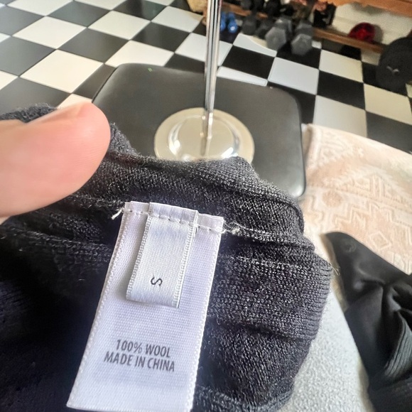 St. John Tuttle neck - Picture 4 of 5